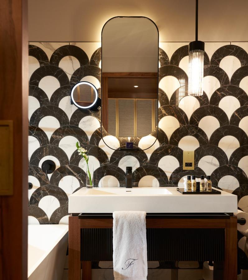 더 피츠윌리엄 호텔 더블린 외부 사진 Bathroom