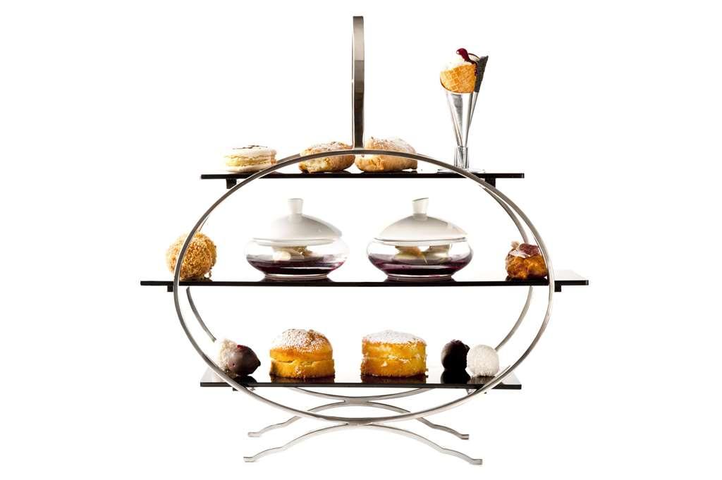 더 피츠윌리엄 호텔 더블린 시설 사진 A cake stand
