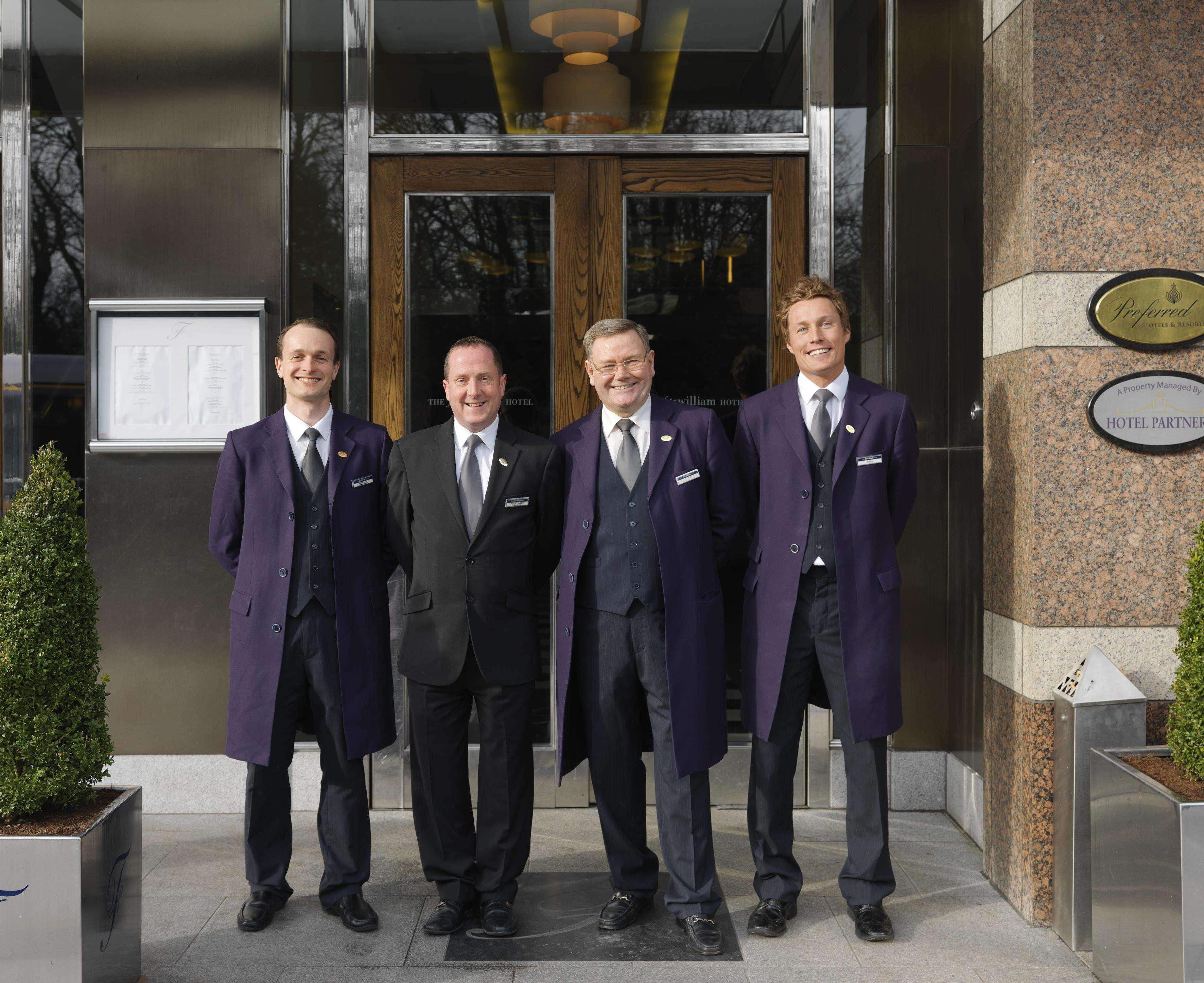 더 피츠윌리엄 호텔 더블린 외부 사진 Doormen at the InterContinental London Park Lane