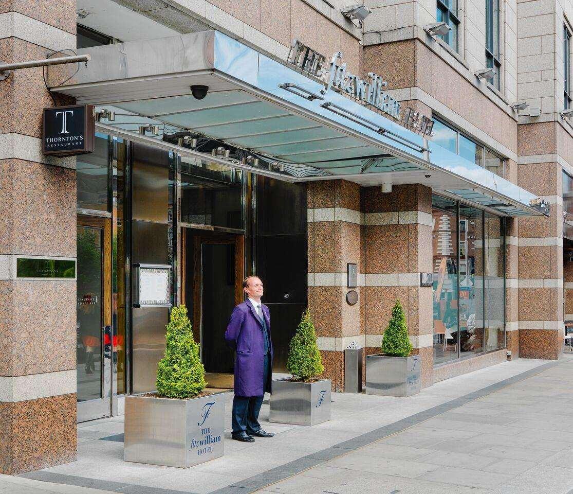 더 피츠윌리엄 호텔 더블린 외부 사진 Entrance to the hotel