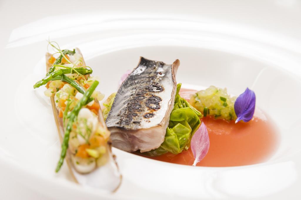 더 피츠윌리엄 호텔 더블린 외부 사진 A modern French dish