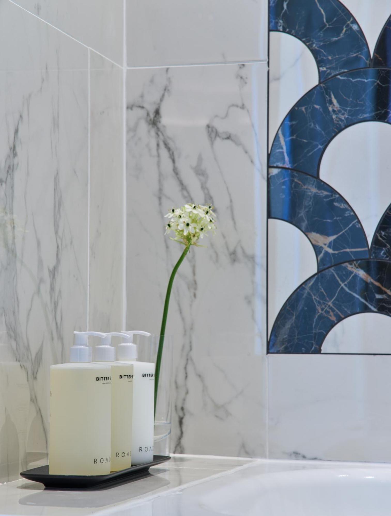 더 피츠윌리엄 호텔 더블린 외부 사진 A bathroom at the hotel