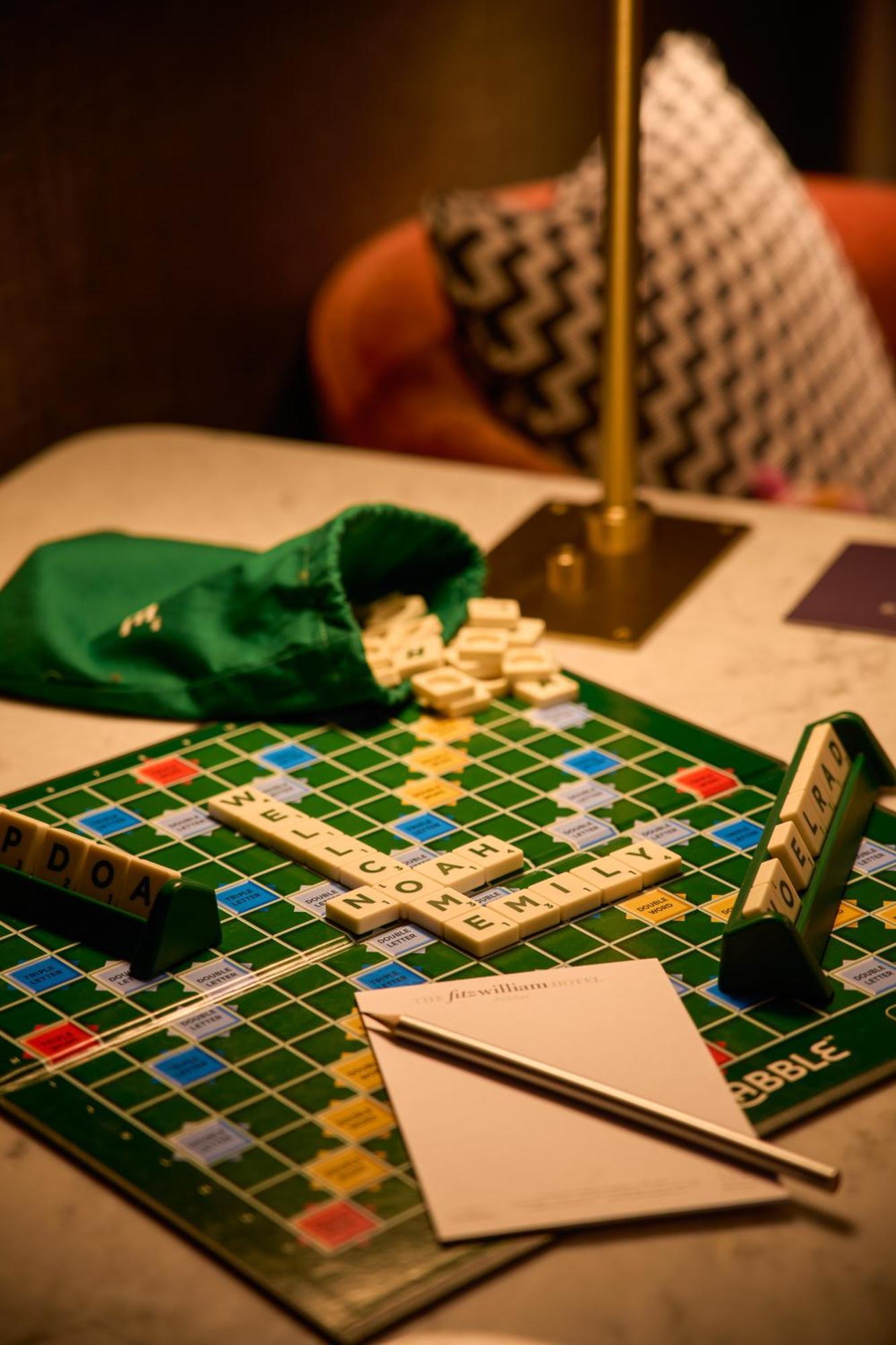 더 피츠윌리엄 호텔 더블린 외부 사진 A game of Scrabble