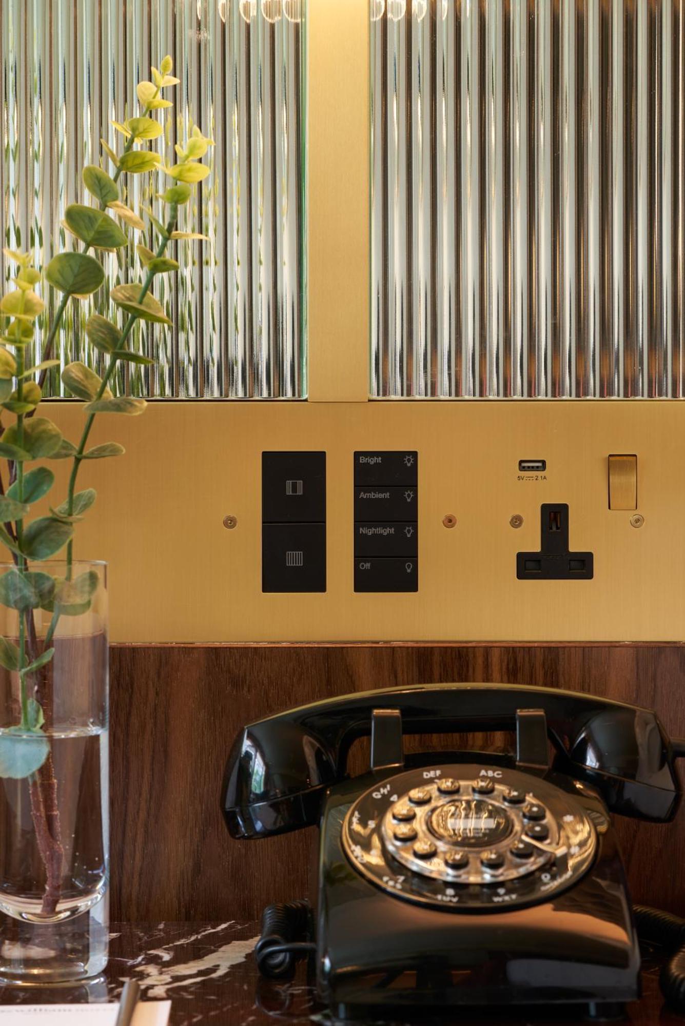 더 피츠윌리엄 호텔 더블린 외부 사진 Schneider Electric lighting controls