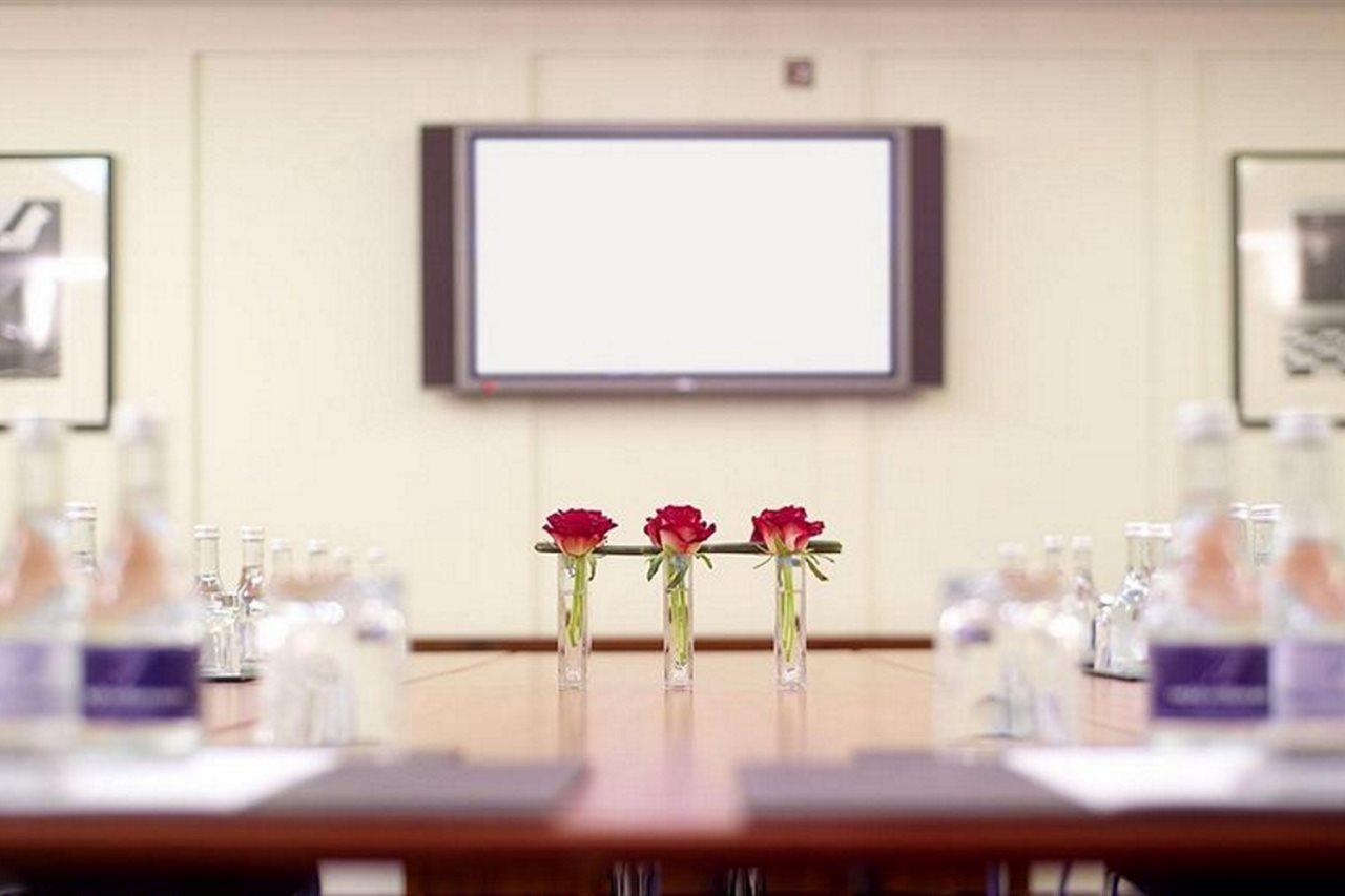 더 피츠윌리엄 호텔 더블린 외부 사진 A meeting room at the hotel