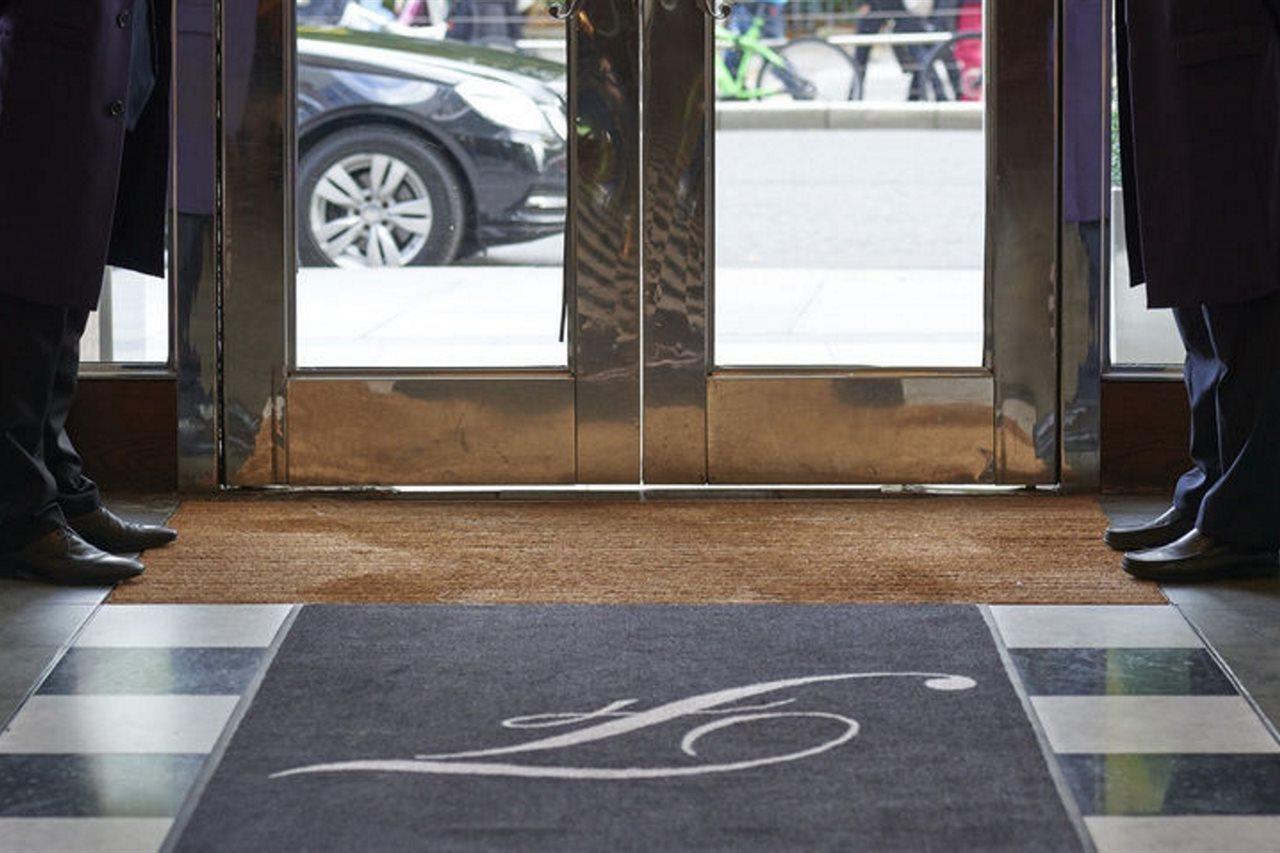 더 피츠윌리엄 호텔 더블린 외부 사진 Entrance to the hotel